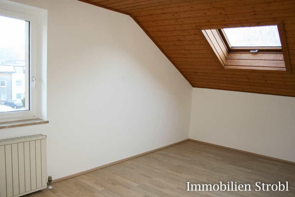 5-Zimmer-Dachgeschoss-Wohnung in Grödig bei Salzburg zu mieten.